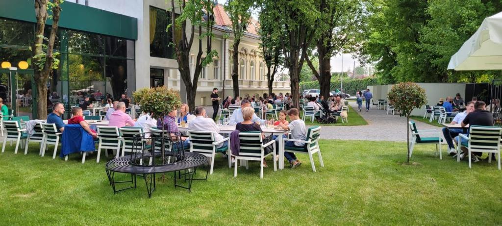 Boutique Hotel Cocosul De Aur Targu Mures Ngoại thất bức ảnh
